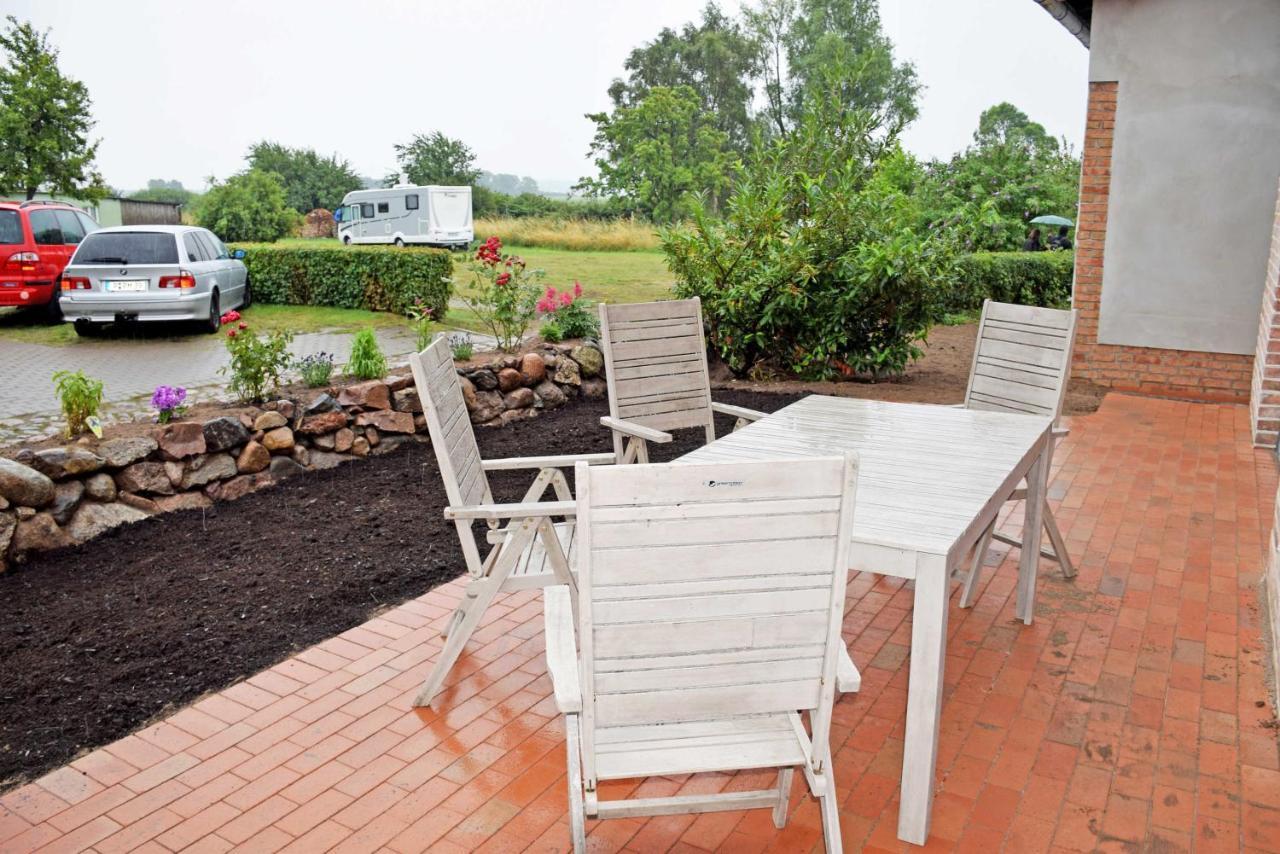 Ferienhaus Zum Boddenstrand Mit Ka Groß Zicker Exteriér fotografie